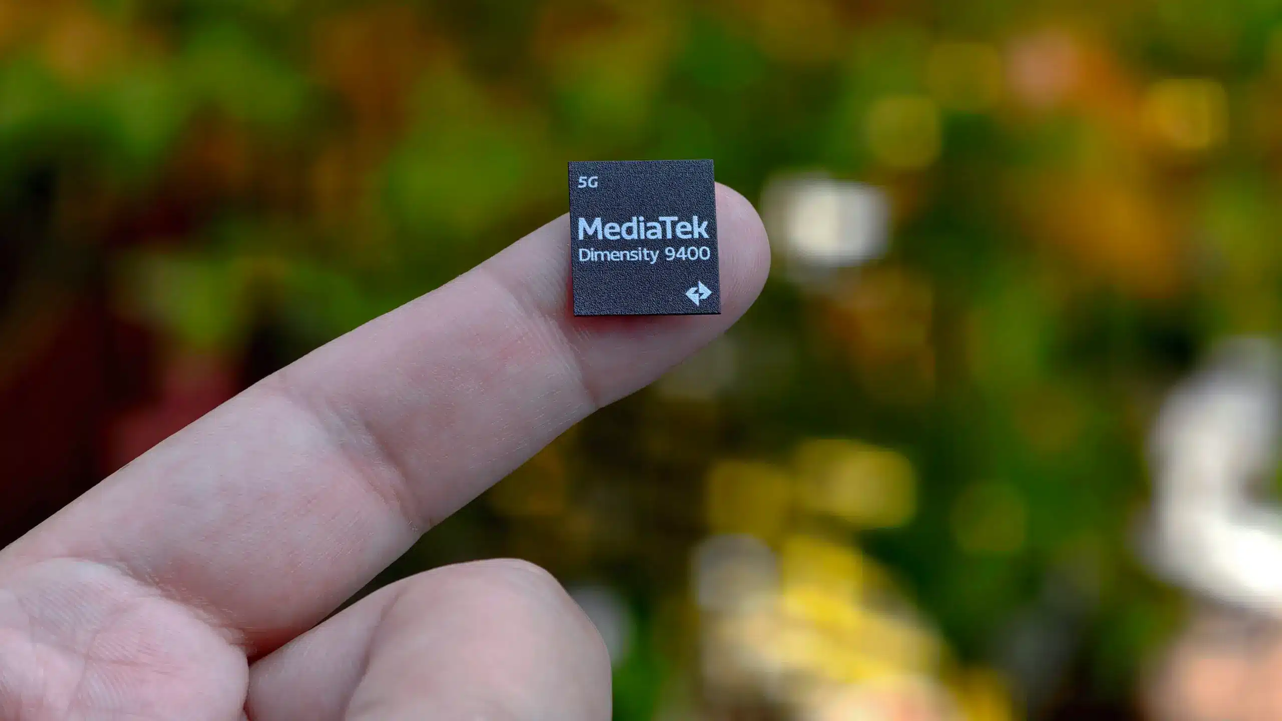 MediaTek flagship processor showcasing Dimensity 9400 GPU performance, featuring advanced 3nm architecture, Immortalis-G925 GPU, and AI enhancements